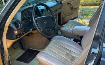Mercedes-benz-300d-turbo-diesel-1985-grey-16