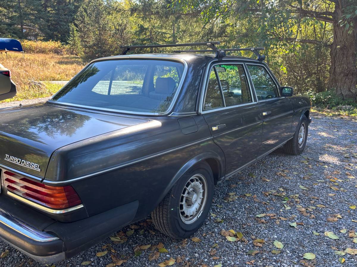 Mercedes-benz-300d-turbo-diesel-1985-grey-7