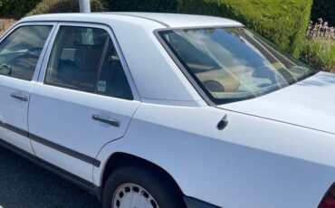 Mercedes-benz-300d-turbo-diesel-1987-white-2