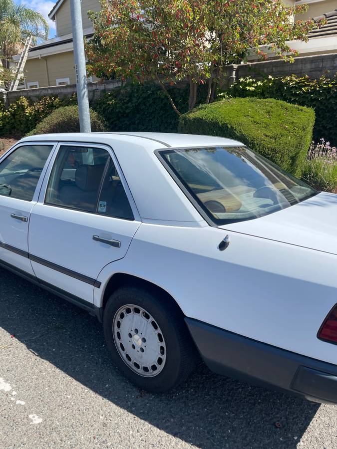 Mercedes-benz-300d-turbo-diesel-1987-white-2