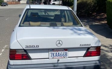 Mercedes-benz-300d-turbo-diesel-1987-white-3