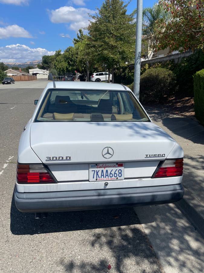 Mercedes-benz-300d-turbo-diesel-1987-white-3