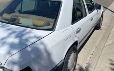 Mercedes-benz-300d-turbo-diesel-1987-white-4