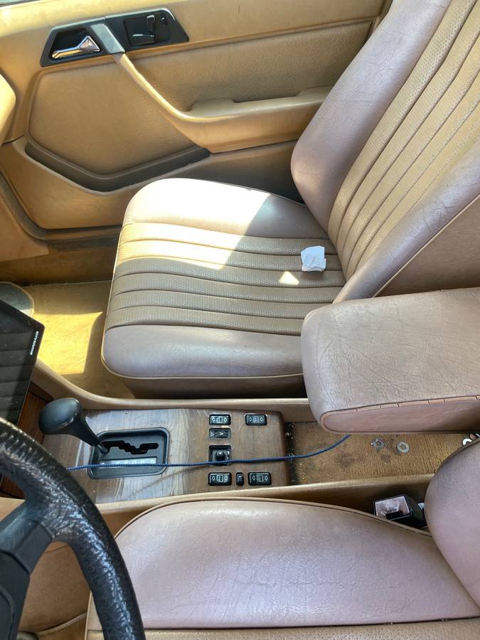 Mercedes-benz-300d-turbo-diesel-1987-white-7