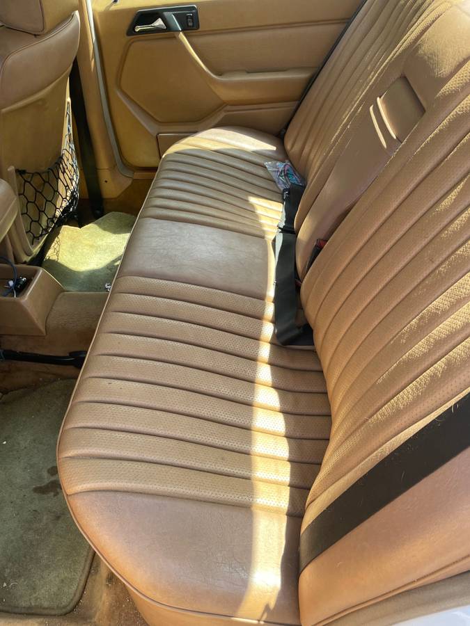 Mercedes-benz-300d-turbo-diesel-1987-white-8
