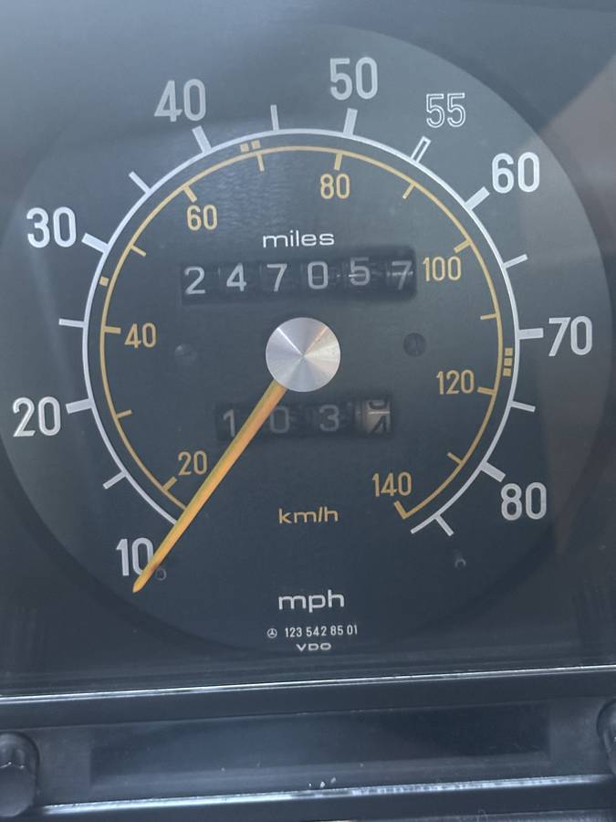 Mercedes-benz-300d-turbodiesel-1982-brown-4