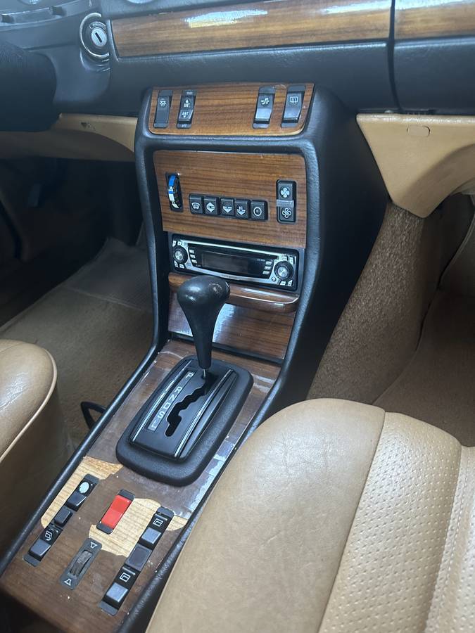 Mercedes-benz-300d-turbodiesel-1982-brown-5