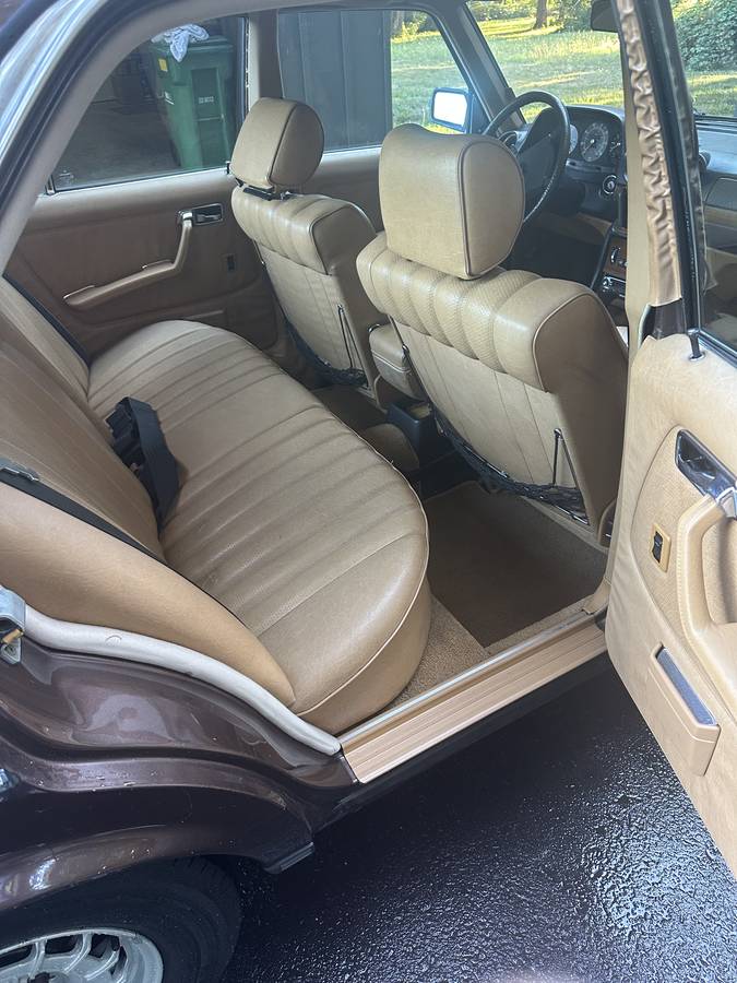 Mercedes-benz-300d-turbodiesel-1982-brown-6