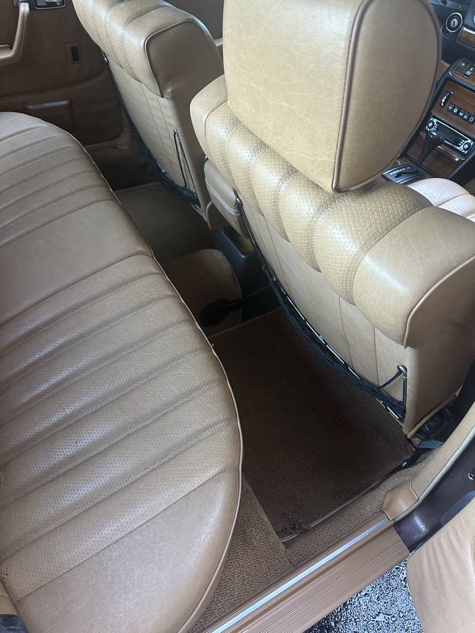 Mercedes-benz-300d-turbodiesel-1982-brown-7