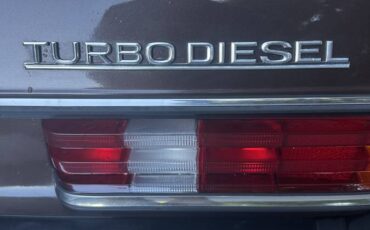 Mercedes-benz-300d-turbodiesel-1982-brown-9