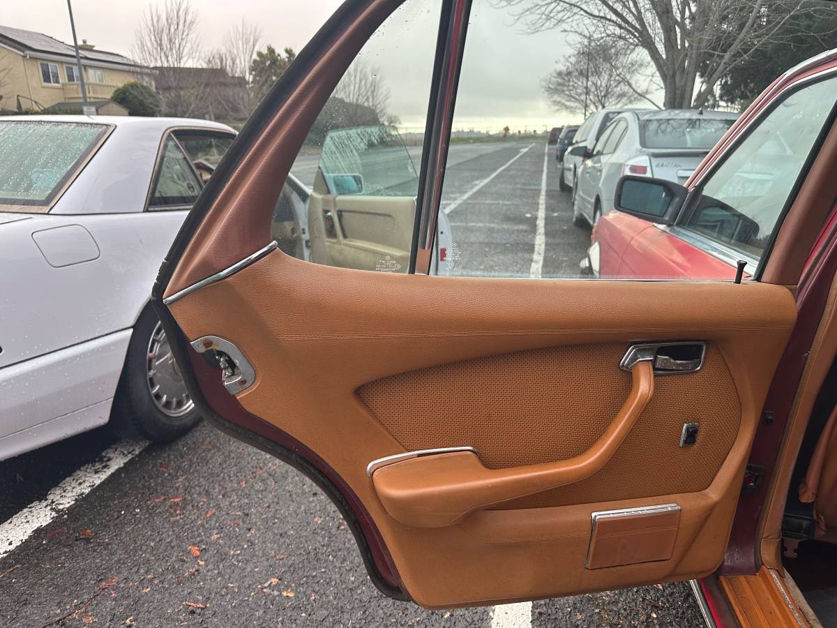 Mercedes-benz-300sd-diesel-1980-red-5