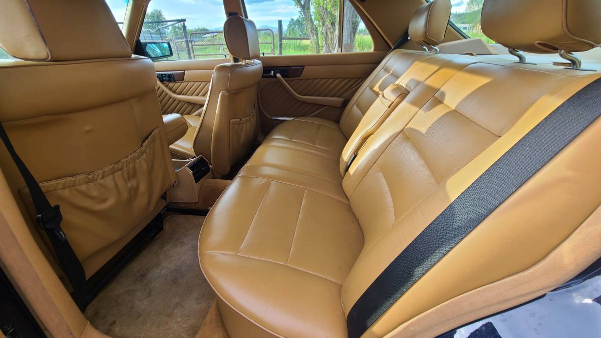 Mercedes-benz-300se-1990-blue-3