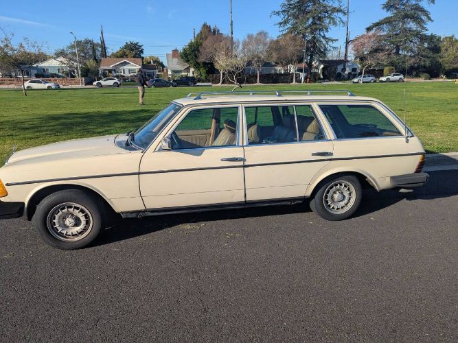 Mercedes-benz-300td-1982-Yellow-11