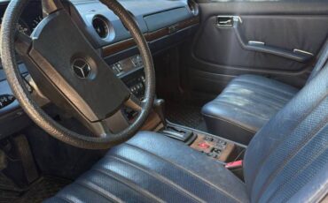 Mercedes-benz-300td-diesel-1983-blue-1
