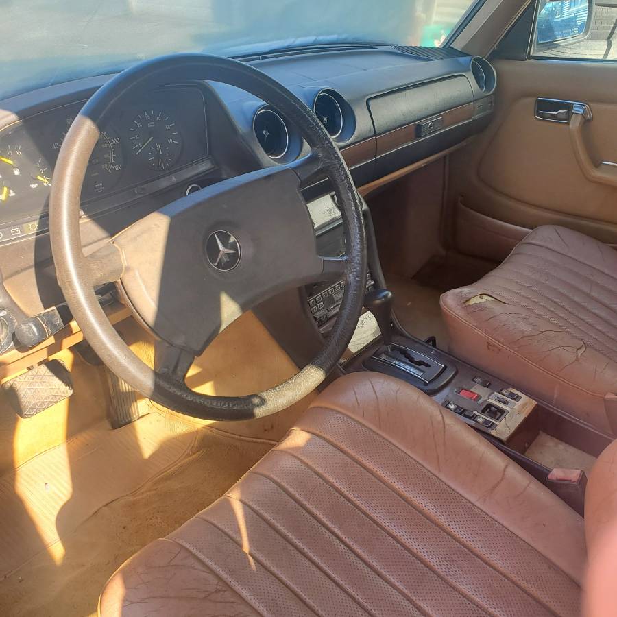 Mercedes-benz-300td-diesel-1985-grey-1