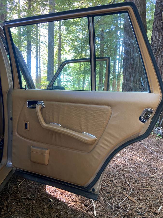 Mercedes-benz-300td-wagon-diesel-1983-1