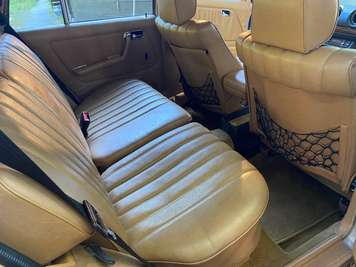 Mercedes-benz-300td-wagon-diesel-1983-14