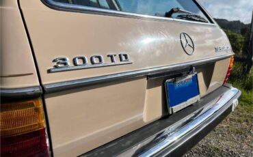 Mercedes-benz-300td-wagon-diesel-1983