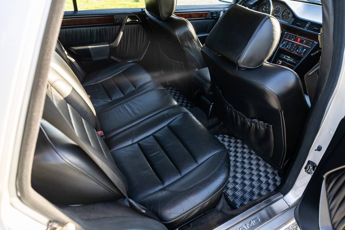 Mercedes-benz-300te-24-3.4-amg-1991-12