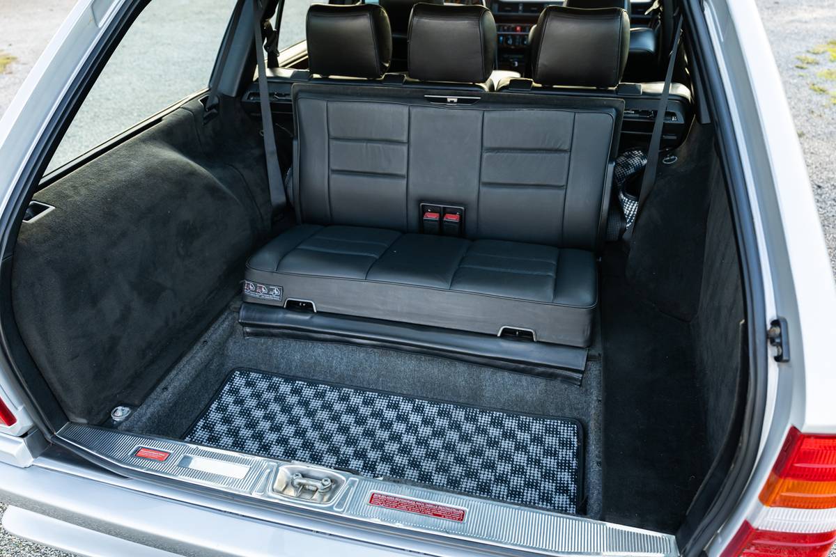 Mercedes-benz-300te-24-3.4-amg-1991-14