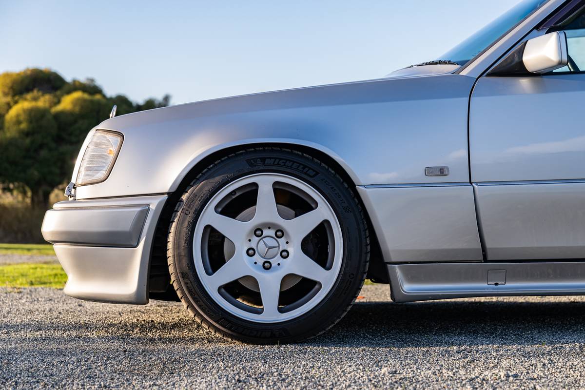 Mercedes-benz-300te-24-3.4-amg-1991-5