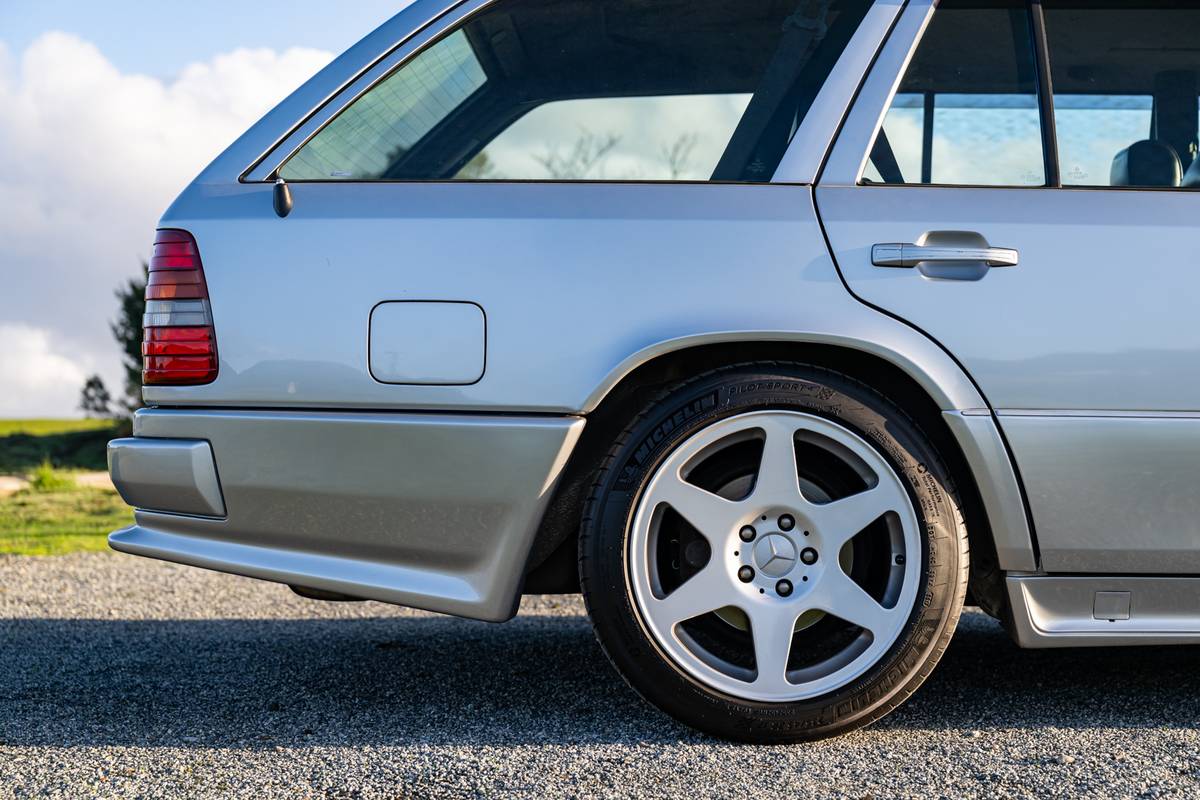 Mercedes-benz-300te-24-3.4-amg-1991-9