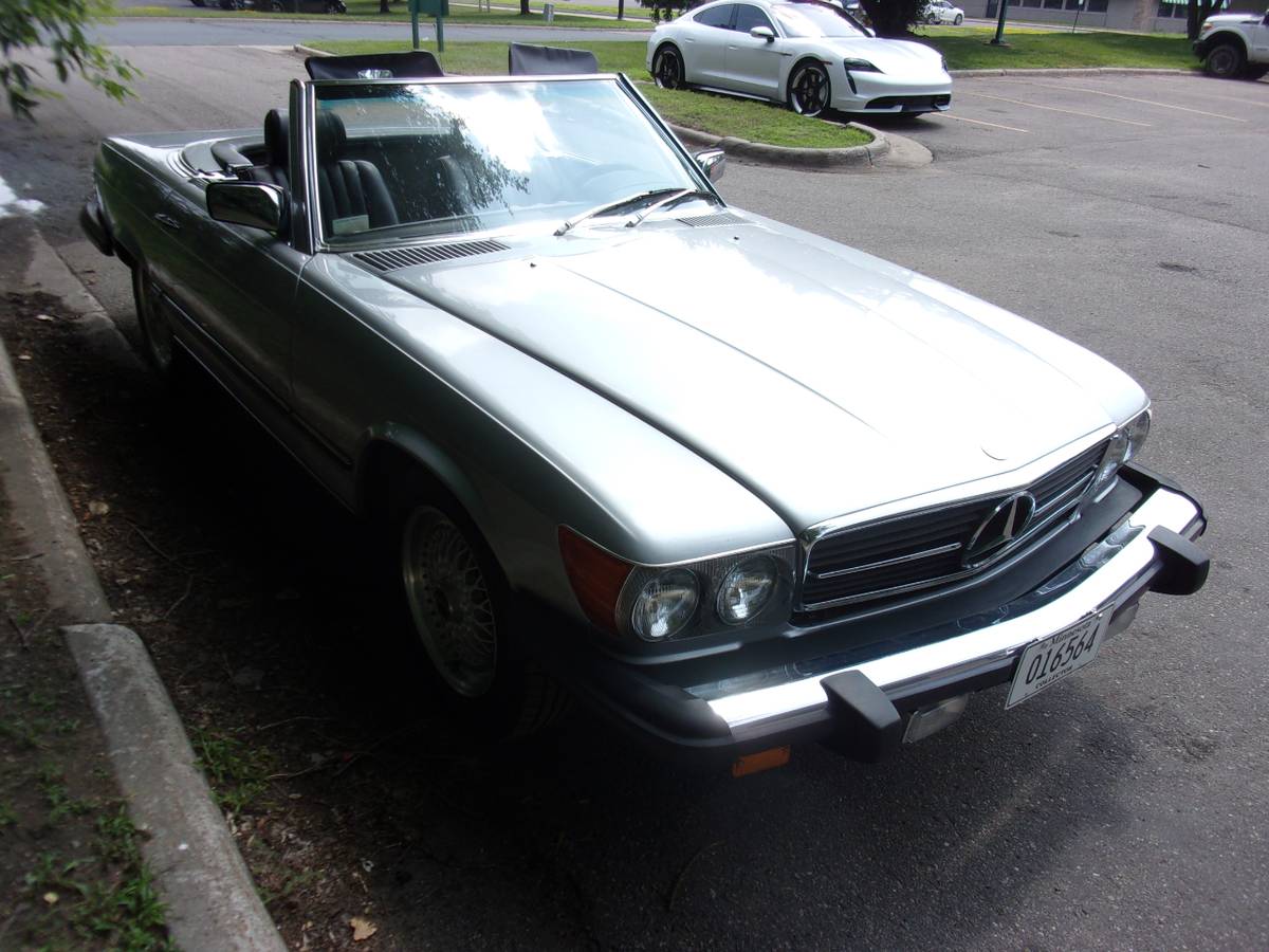 Mercedes-benz-380-1982-blue-10