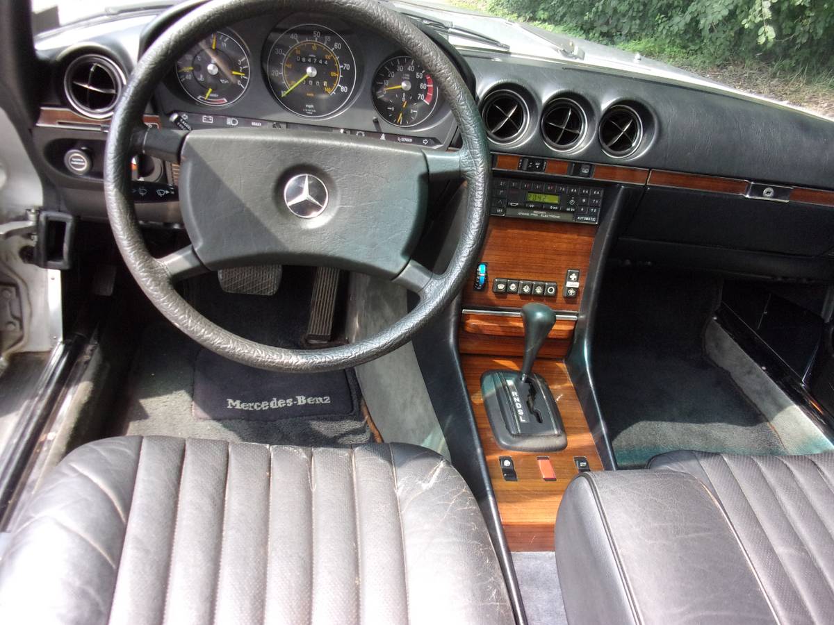 Mercedes-benz-380-1982-blue-16