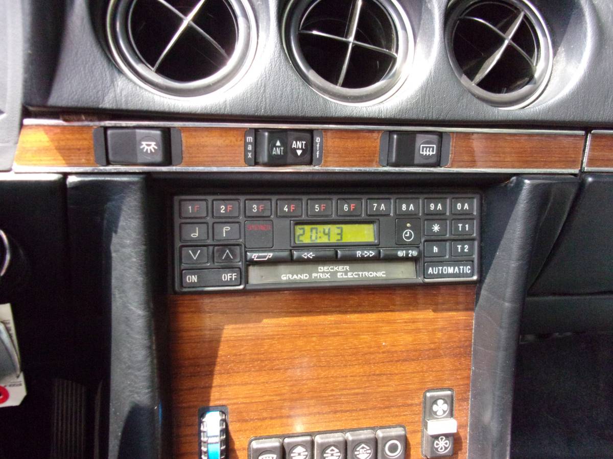 Mercedes-benz-380-1982-blue-21