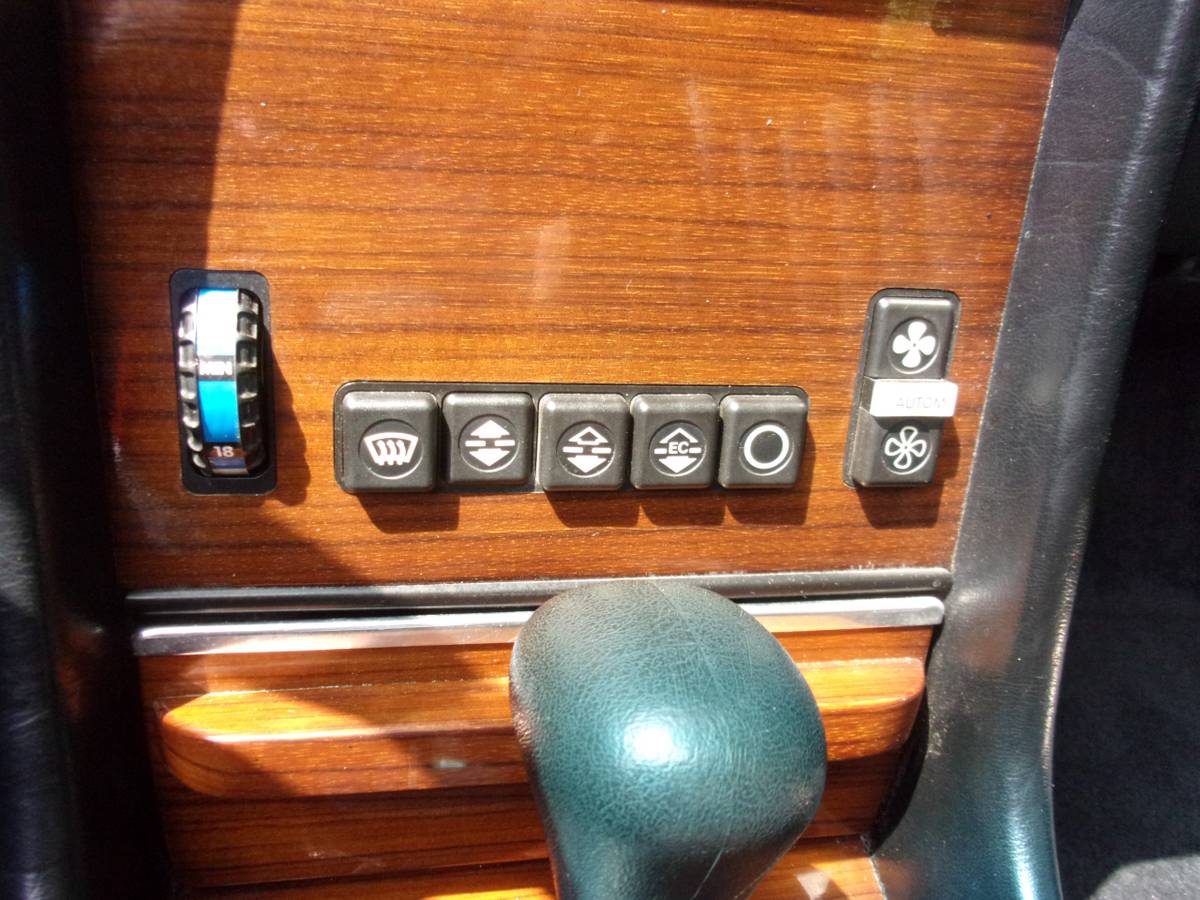 Mercedes-benz-380-1982-blue-22