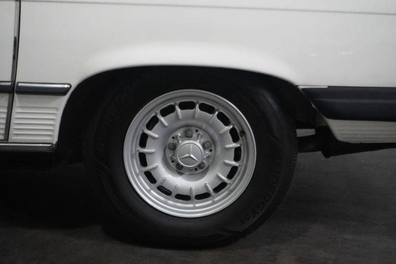 Mercedes-benz-380-class-1985-white-11