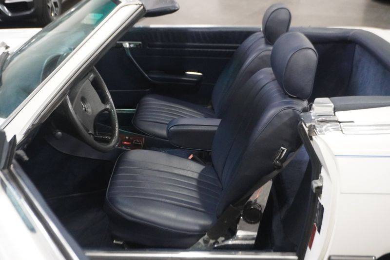 Mercedes-benz-380-class-1985-white-14