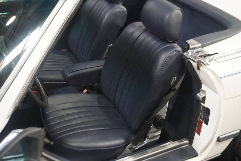 Mercedes-benz-380-class-1985-white-15