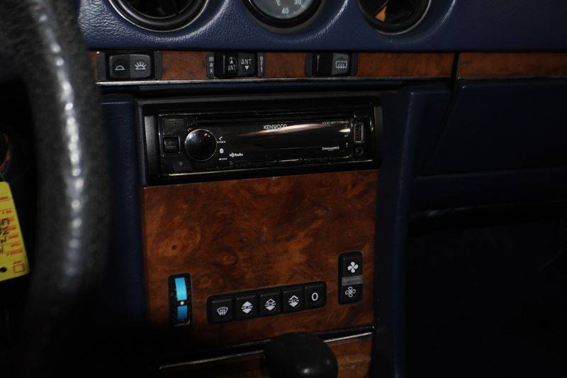 Mercedes-benz-380-class-1985-white-19