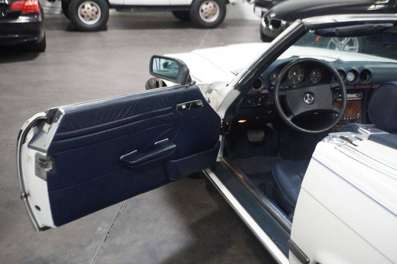 Mercedes-benz-380-class-1985-white-2