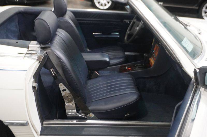 Mercedes-benz-380-class-1985-white-23