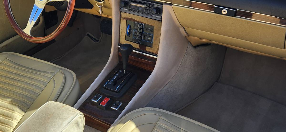 Mercedes-benz-380sl-1981-21
