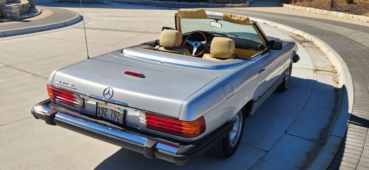 Mercedes-benz-380sl-1981-23