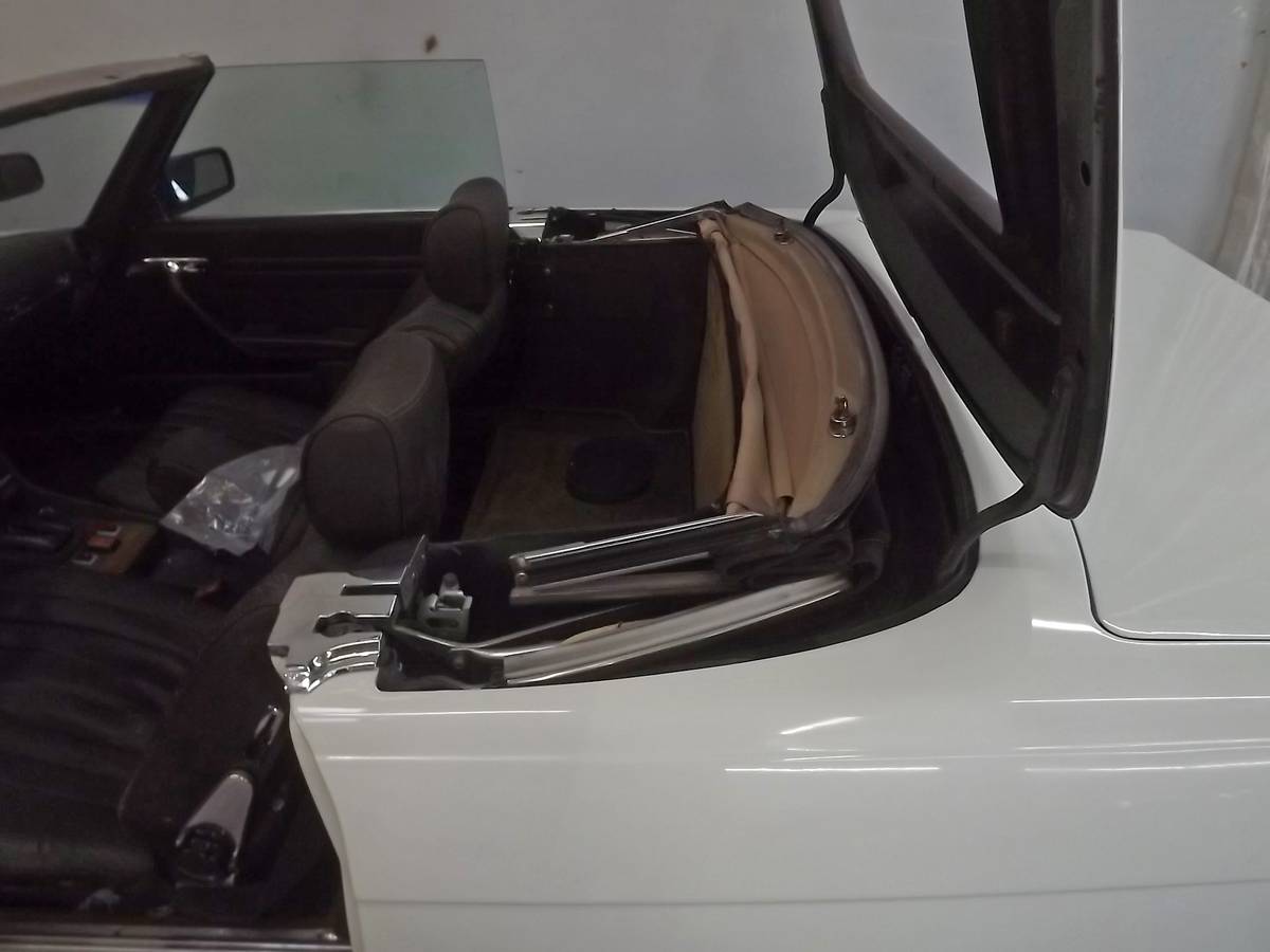 Mercedes-benz-380sl-1981-white-9