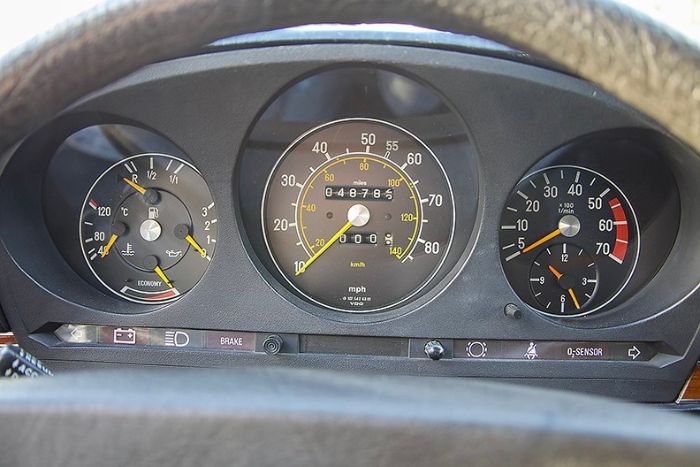 Mercedes-benz-380sl-1982-2