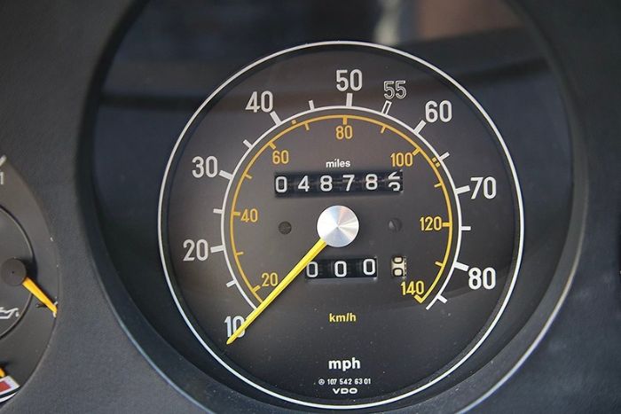 Mercedes-benz-380sl-1982-3