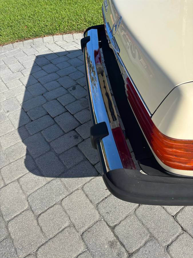 Mercedes-benz-380sl-1982-custom-40
