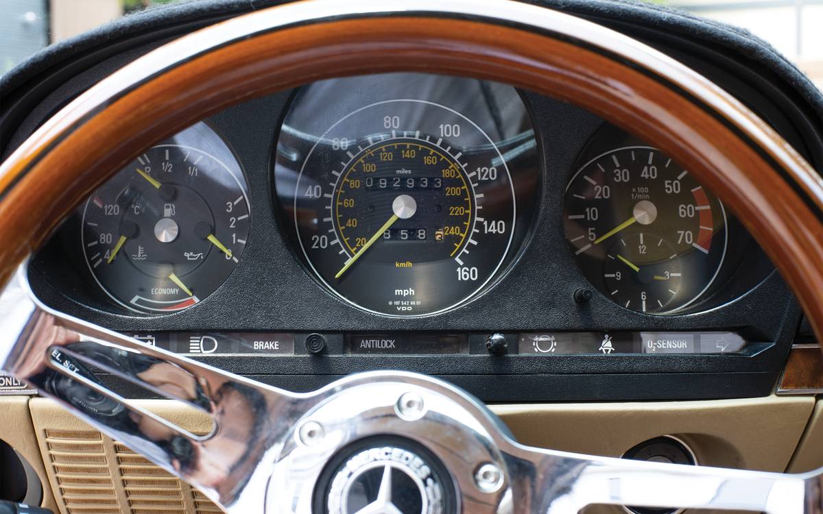 Mercedes-benz-380sl-1985-red-17
