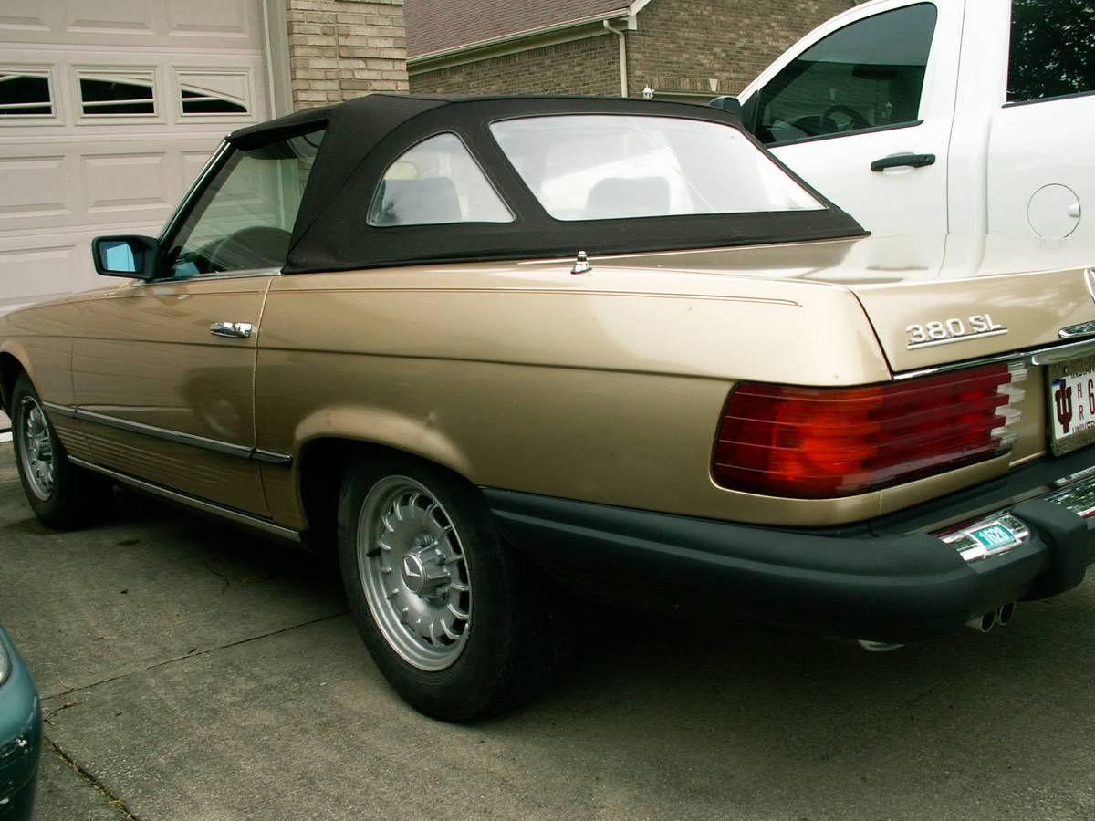 Mercedes-benz-380sl-conertible-1983-3