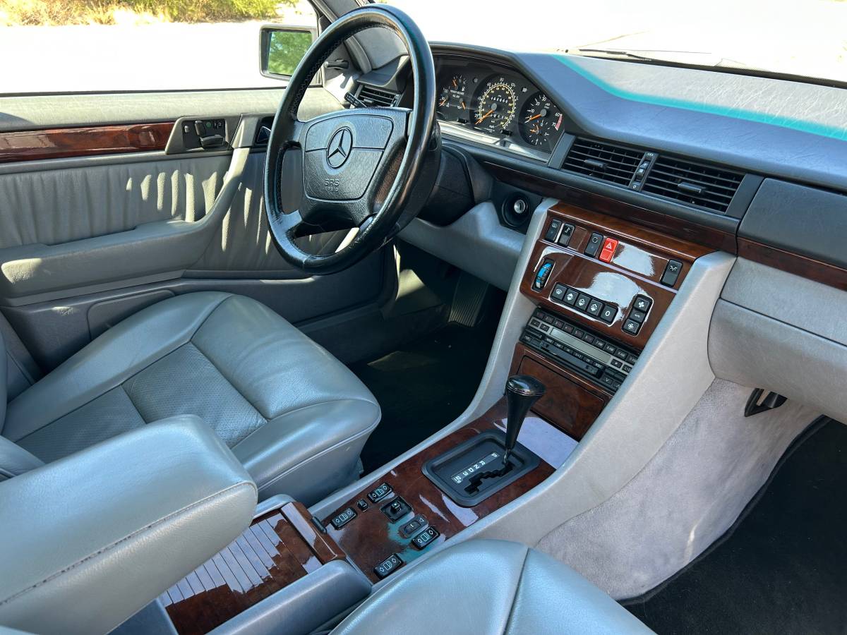 Mercedes-benz-400e-1992-grey-12