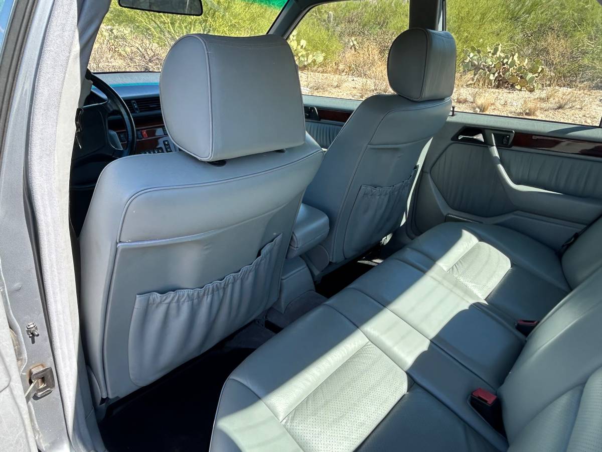 Mercedes-benz-400e-1992-grey-9