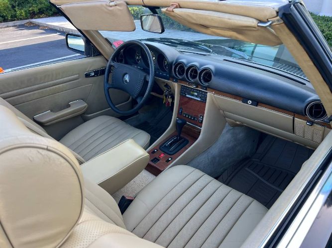 Mercedes-benz-500sl-1982-21