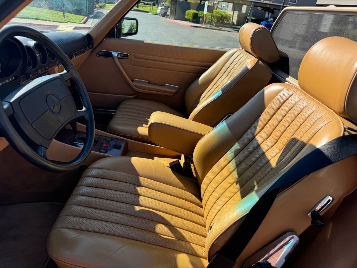 Mercedes-benz-560-1989-white-15