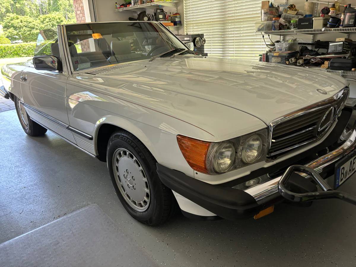 Mercedes-benz-560-560sl-1988-white-13