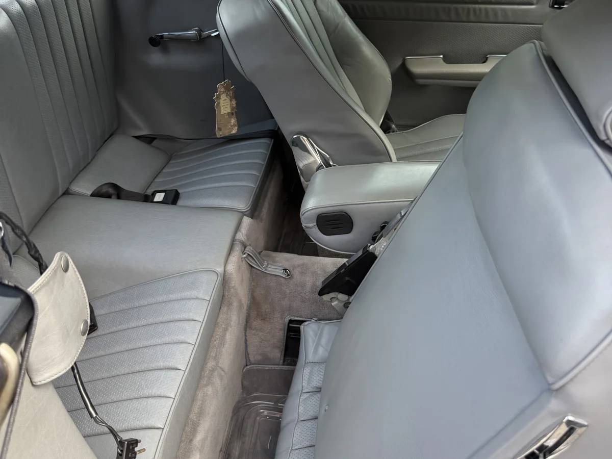 Mercedes-benz-560-560sl-1988-white-3